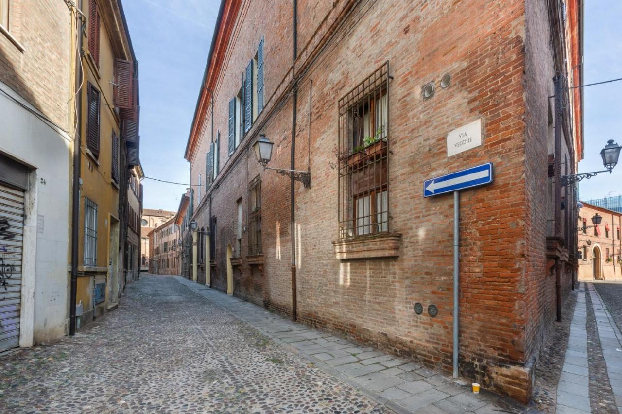 Central Ferrara Apartment Extérieur photo