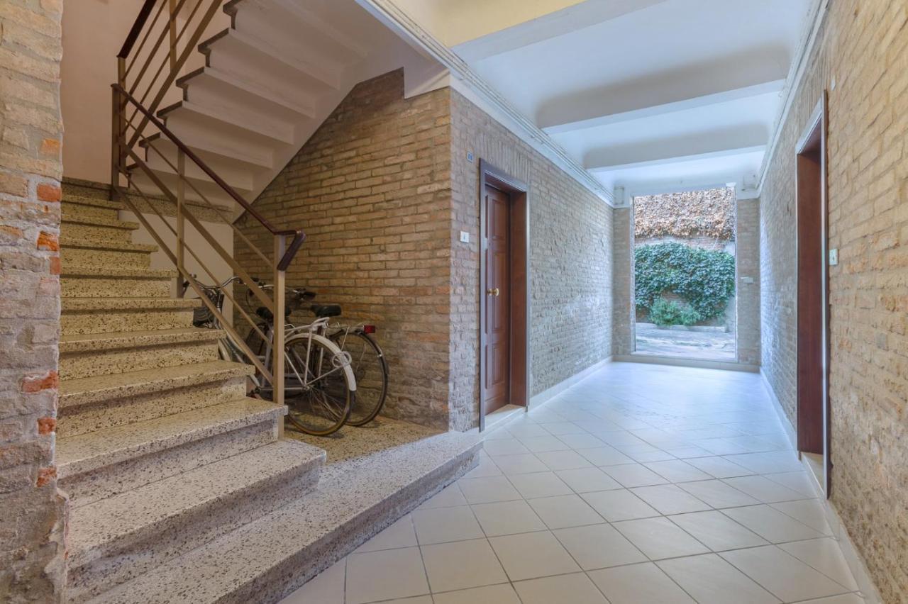 Central Ferrara Apartment Extérieur photo